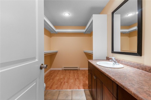 1126 18Th St, Courtenay, BC - Indoor Photo Showing Bathroom
