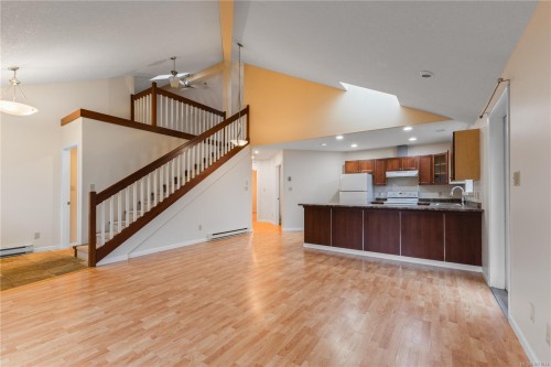 1126 18Th St, Courtenay, BC - Indoor Photo Showing Kitchen