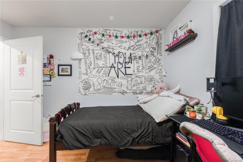 1126 18Th St, Courtenay, BC - Indoor Photo Showing Bedroom