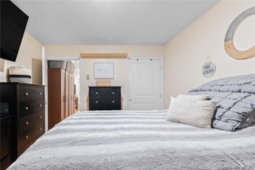 1126 18Th St, Courtenay, BC - Indoor Photo Showing Bedroom