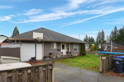 1126 18Th St, Courtenay, BC - Outdoor