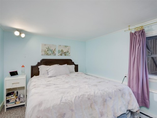 1015 Empress Ave, Victoria, BC - Indoor Photo Showing Bedroom