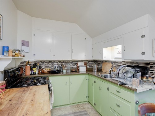 1015 Empress Ave, Victoria, BC - Indoor Photo Showing Kitchen
