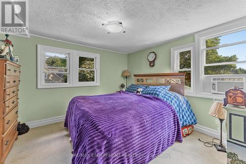 323 Regional 20 Road, Pelham, ON - Indoor Photo Showing Bedroom