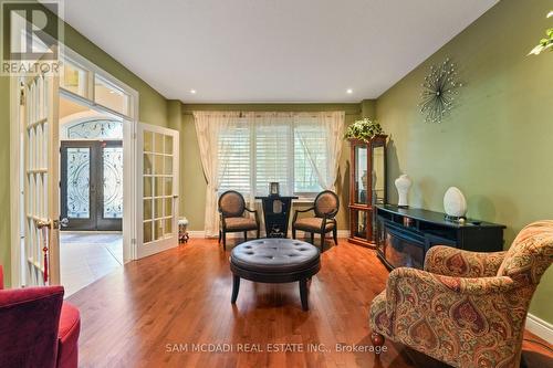 32 Pennsylvania Crescent, Kitchener, ON - Indoor Photo Showing Living Room