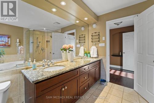 32 Pennsylvania Crescent, Kitchener, ON - Indoor Photo Showing Bathroom