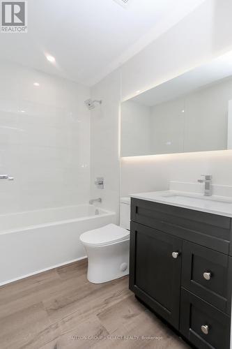 207 - 2228 Trafalgar Street, London East (East I), ON - Indoor Photo Showing Bathroom