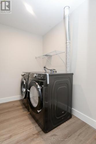 207 - 2228 Trafalgar Street, London East (East I), ON - Indoor Photo Showing Laundry Room