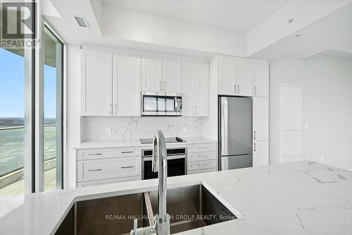 3907 - 805 Carling Avenue, Ottawa, ON - Indoor Photo Showing Kitchen