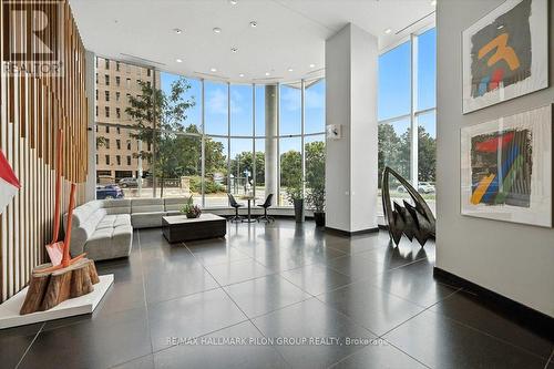 3907 - 805 Carling Avenue, Ottawa, ON - Indoor