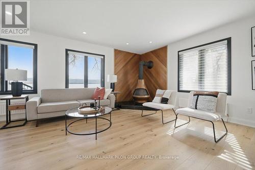 584 Bayview Drive, Ottawa, ON - Indoor Photo Showing Living Room