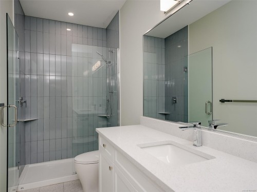 10950 Chalet Rd, North Saanich, BC 