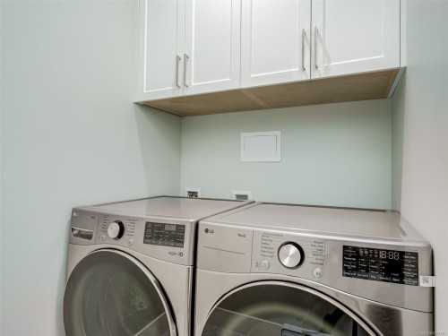 10950 Chalet Rd, North Saanich, BC 