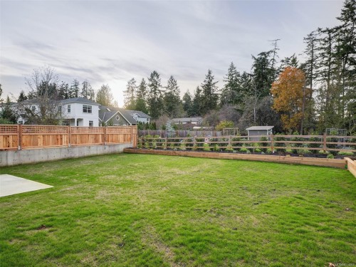 10950 Chalet Rd, North Saanich, BC 