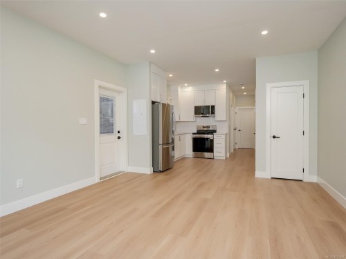 10950 Chalet Rd, North Saanich, BC 