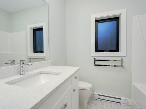 10950 Chalet Rd, North Saanich, BC 