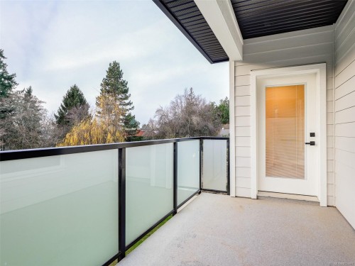 10950 Chalet Rd, North Saanich, BC 