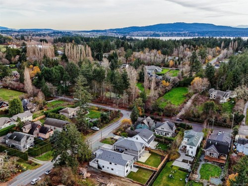 10950 Chalet Rd, North Saanich, BC 