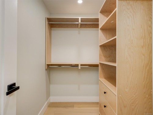 10950 Chalet Rd, North Saanich, BC 