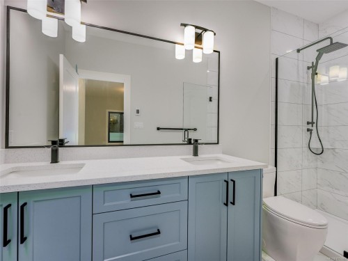 10950 Chalet Rd, North Saanich, BC 