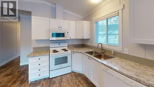 Kitchen - 2779 Dejordie Road Unit# 26, Golden, BC 
