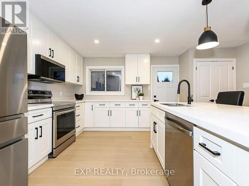 6921 Avila Road, Mississauga, ON - Indoor Photo Showing Kitchen With Stainless Steel Kitchen With Upgraded Kitchen