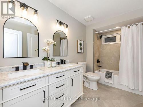 6921 Avila Road, Mississauga, ON - Indoor Photo Showing Bathroom