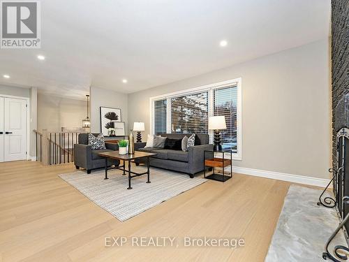 6921 Avila Road, Mississauga, ON - Indoor Photo Showing Living Room