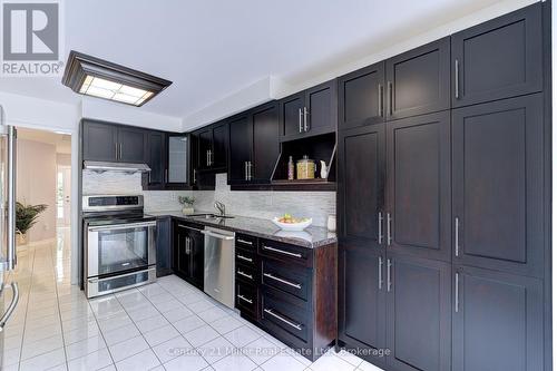 474 Marlatt Drive, Oakville (Ro River Oaks), ON - Indoor Photo Showing Kitchen