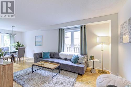 474 Marlatt Drive, Oakville (Ro River Oaks), ON - Indoor Photo Showing Living Room
