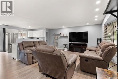 1003 Broad Street N, Regina, SK - Indoor Photo Showing Living Room
