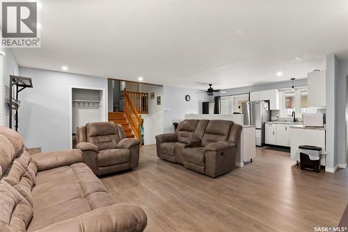 1003 Broad Street N, Regina, SK - Indoor Photo Showing Living Room