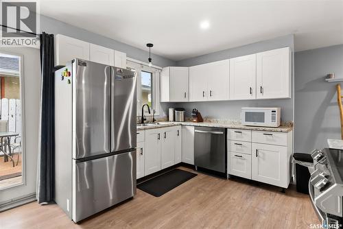 1003 Broad Street N, Regina, SK - Indoor Photo Showing Kitchen