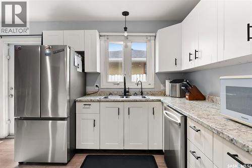 1003 Broad Street N, Regina, SK - Indoor Photo Showing Kitchen With Double Sink