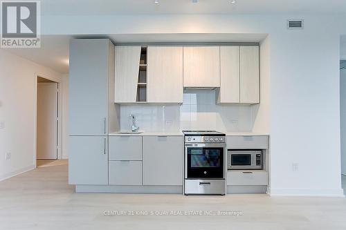 2103 - 3900 Confederation Parkway, Mississauga, ON - Indoor Photo Showing Kitchen