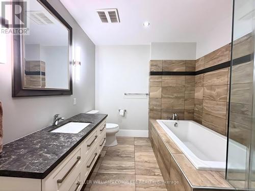 Ph4 - 181 James Street N, Hamilton, ON - Indoor Photo Showing Bathroom