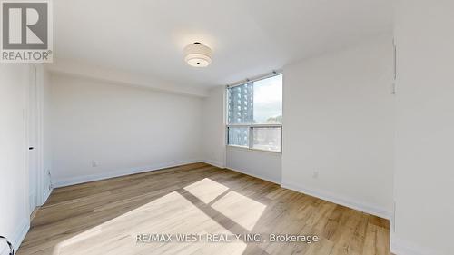 404 - 1535 Lakeshore Road E, Mississauga, ON - Indoor Photo Showing Other Room