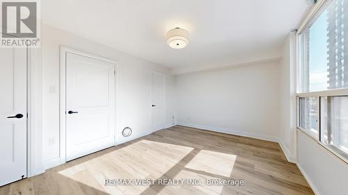 404 - 1535 Lakeshore Road E, Mississauga, ON - Indoor Photo Showing Other Room