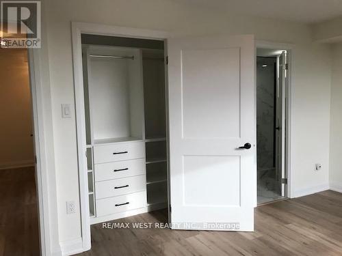 404 - 1535 Lakeshore Road E, Mississauga, ON - Indoor Photo Showing Other Room