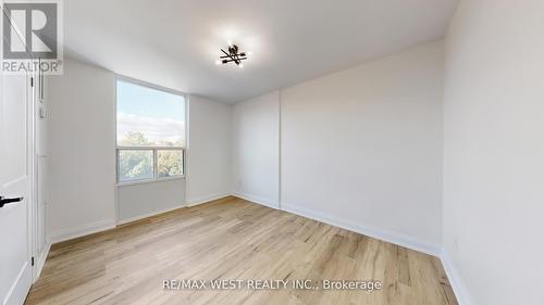 404 - 1535 Lakeshore Road E, Mississauga, ON - Indoor Photo Showing Other Room