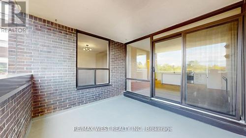 404 - 1535 Lakeshore Road E, Mississauga, ON -  With Exterior