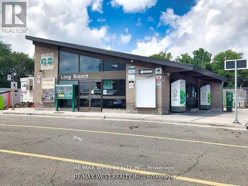 404 - 1535 Lakeshore Road E, Mississauga, ON - Outdoor