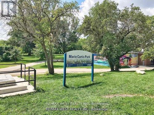 404 - 1535 Lakeshore Road E, Mississauga, ON - Outdoor