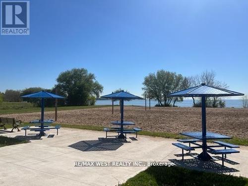 404 - 1535 Lakeshore Road E, Mississauga, ON - Outdoor