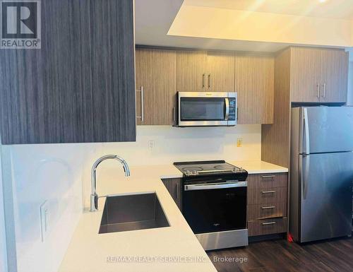 303 - 95 Attmar Drive, Brampton, ON - Indoor Photo Showing Kitchen