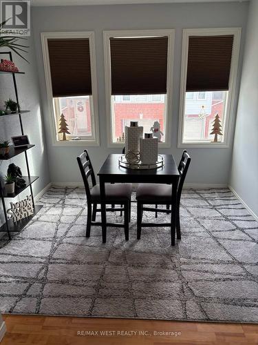 8A Wylie Circle, Halton Hills, ON - Indoor Photo Showing Dining Room