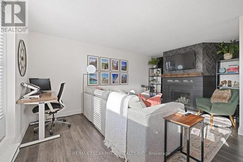 901 - 700 Dynes Road, Burlington, ON - Indoor With Fireplace