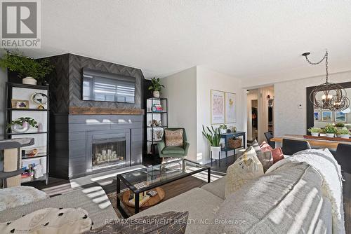 901 - 700 Dynes Road, Burlington, ON - Indoor Photo Showing Living Room With Fireplace