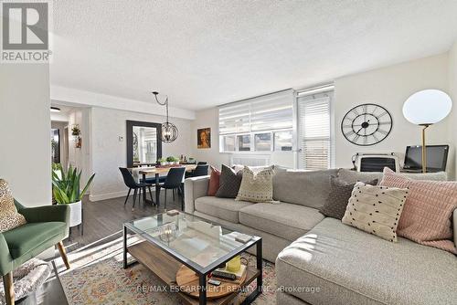 901 - 700 Dynes Road, Burlington, ON - Indoor Photo Showing Living Room