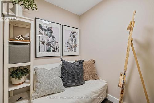 901 - 700 Dynes Road, Burlington, ON - Indoor